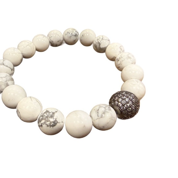 Jewelry - Howlite Crystal Bracelet with Silver Studded Accent Bead Stretch Bracelet